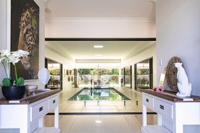 Luxury Tropical Escape: Beachside Villa with Heated Pool & Modern Comforts