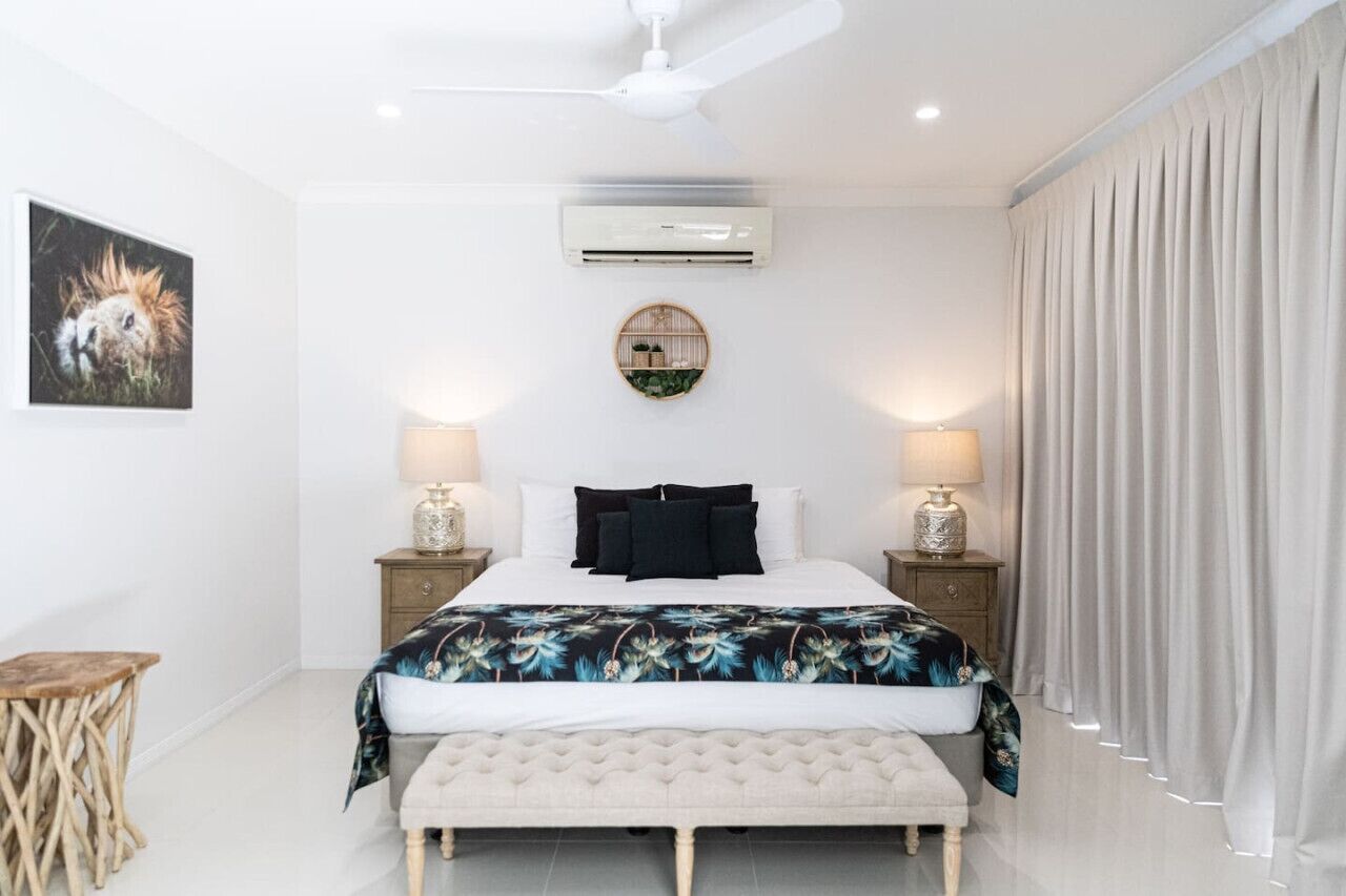 4 habitaciones, tabla de planchar con plancha y cuna de viaje 