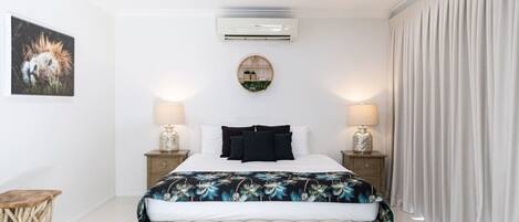 4 habitaciones, tabla de planchar con plancha y cuna de viaje