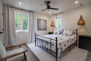 4 bedrooms, travel cot, WiFi, bed sheets