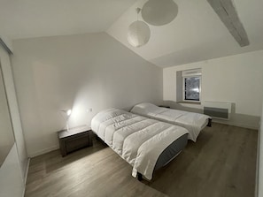 4 bedrooms, iron/ironing board, travel cot, free WiFi