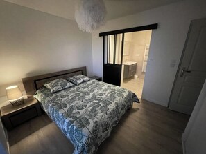 4 chambres, fer et planche à repasser, lit parapluie, Wi-Fi gratuit