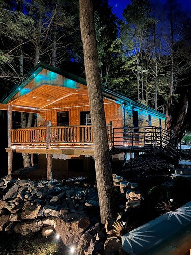 WATERFRONT CABIN PRIVATE BEACH HOT TUB FIRE RING FISH HIKE KAYAK