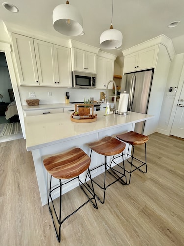 CASITA RETREAT APT: full kitchen, Sleeps 4, near Sand Hollow, Zions, & St George
