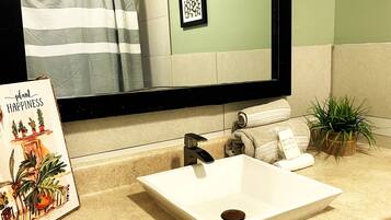 Executive Single Room | Individually decorated, individually furnished, laptop workspace