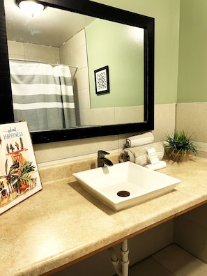 Executive Single Room | Individually decorated, individually furnished, laptop workspace - James Motel (Monroe)