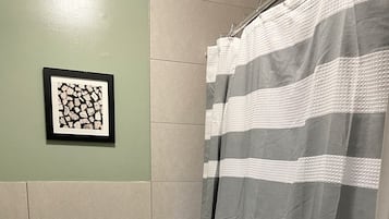Kamar Double Ekonomi, 2 Tempat Tidur Double | Didekorasi berbeda-beda dan dilengkapi dengan perabotan berbeda-beda