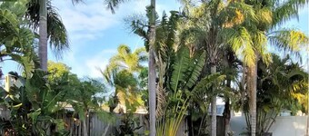 Gorgeous private heated pool house, short drive to the beach!