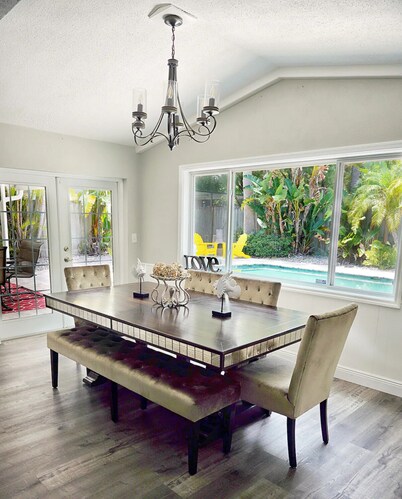 Gorgeous private heated pool house, short drive to the beach!