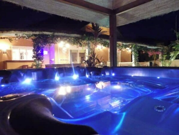 Bain à remous extérieur