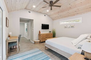 4 Schlafzimmer, Schreibtisch, Bügeleisen/Bügelbrett, Reisekinderbett
