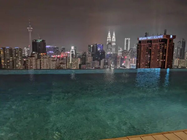 Indoor pool, outdoor pool - #Infinite Pool #Lucentia Residence # Bukit Bintang/Lalaport/KLCC (Kuala Lumpur)