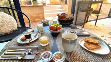 Café da manhã continental grátis todos os dias