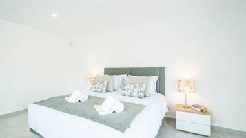 4 Schlafzimmer, Bügeleisen/Bügelbrett, kostenloses WLAN, Bettwäsche