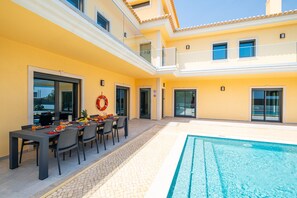 Outdoor dining - Family villa with heatable pool and BBQ (Albufeira)