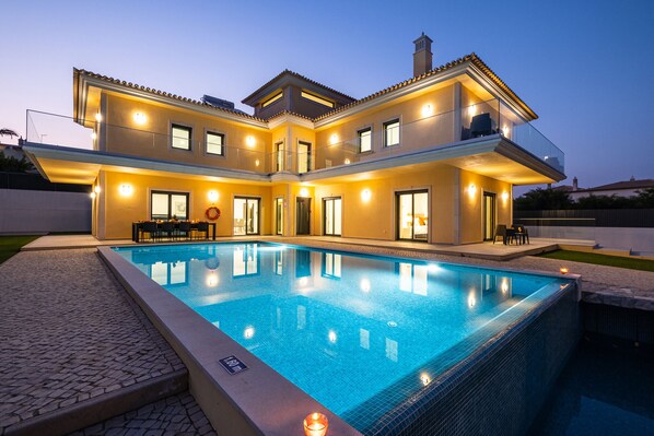 Beheizter Pool