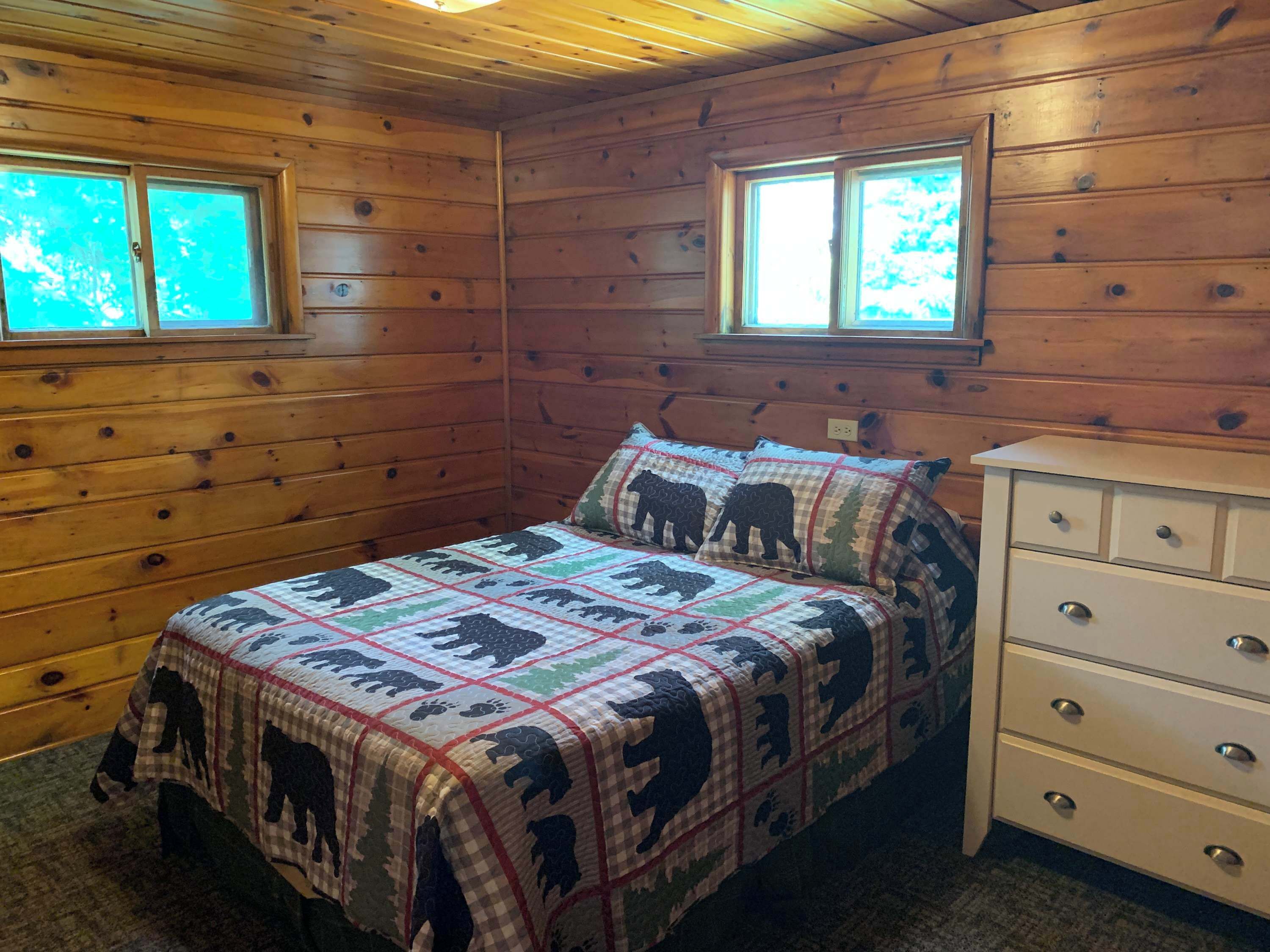 3 bedrooms, bed sheets