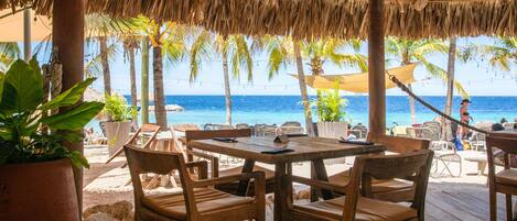 5 restaurants, breakfast served