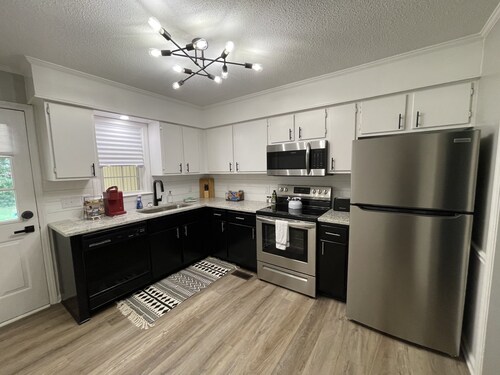 Tranquil Retreat*Family Friendly*Pet Friendly*2 Miles from MTSU