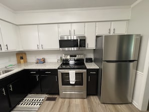 Refrigerador, microondas, horno, placa de cocina