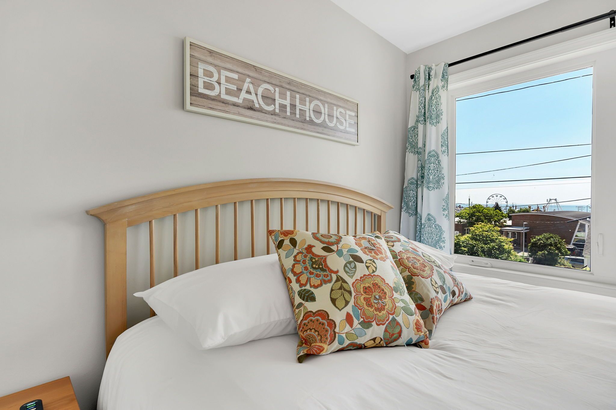 5 bedrooms, desk, travel crib, free WiFi