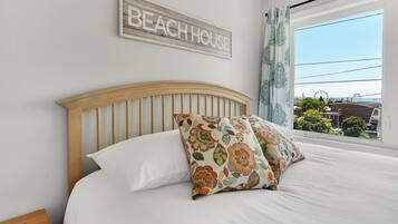 5 bedrooms, desk, travel crib, free WiFi