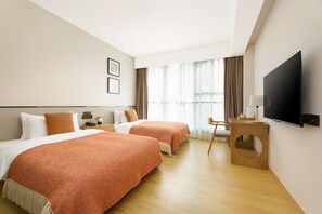 A hotel room with two beds, a TV, a desk, and a large window with curtains. - Blossom Hill Hotel Ya'an Mengdingshan (Ya'an)