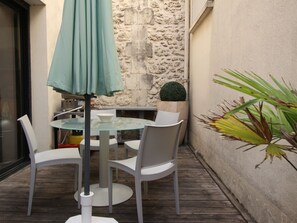 Unclassified image, 4 of 17, button