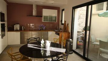 Réfrigérateur, micro-ondes, four, lave-vaisselle