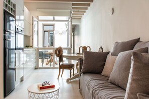 Smart TV - Modernly furnished family suite with sea view, just in front of the Palm beach (Rethymno)