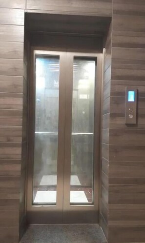 صورة غير مصنفة، 3 من 34، زرّ