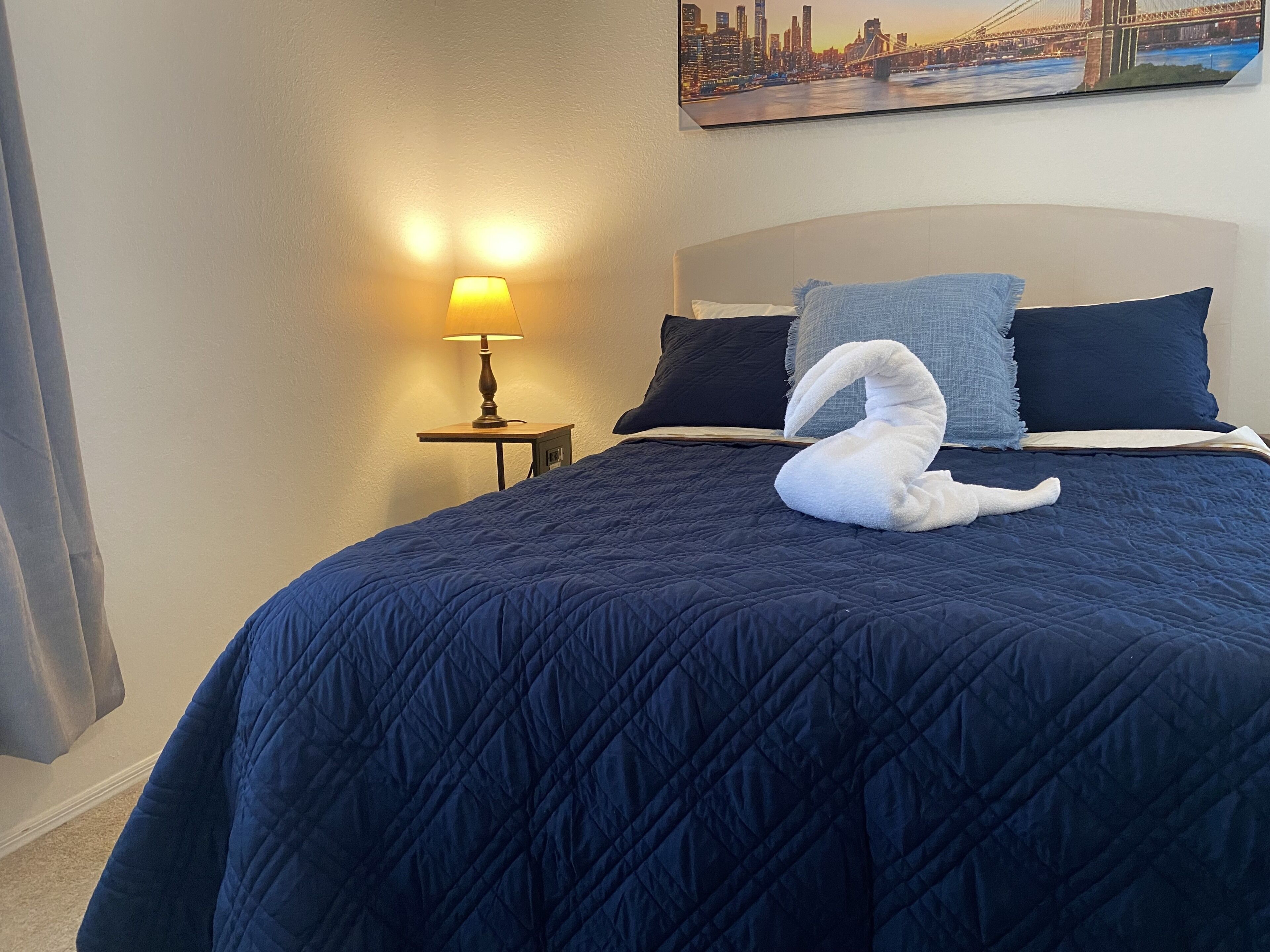 1 makuuhuone, työpöytä, silitysrauta/-lauta, vauvan matkasänky