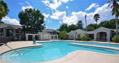 Botanical Retreat: King Comfort & Poolside Peace