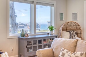 House, Multiple Beds (White Sand) | Living area - White Sand (Lincoln City)