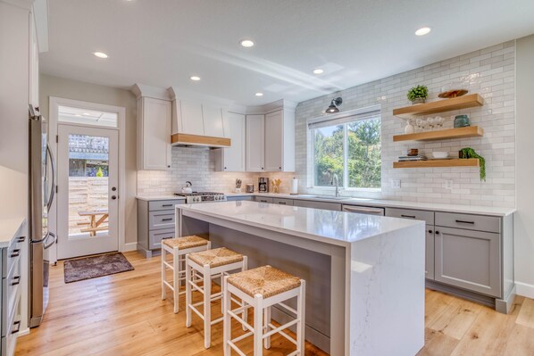 House, Multiple Beds (White Sand) | Private kitchen - White Sand (Lincoln City)