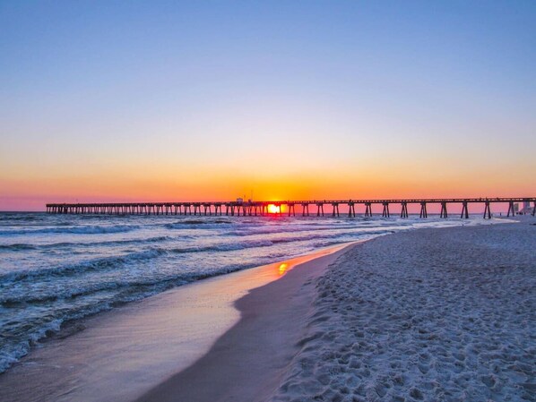 Beach nearby - Epic 5BR w/ Game Room | Pool + Hot Tub + Hammocks (Panama City)