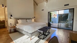 2 bedrooms, desk, iron/ironing board, travel cot - Aqua Vista | Inspiring Views, 2 Suites & Spacious Patio – a Greenday property (Rancho Mirage)