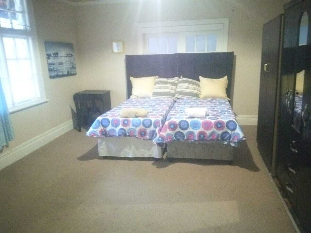 13 bedrooms, desk, free WiFi, bed sheets