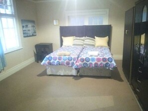 13 bedrooms, desk, free WiFi, bed sheets