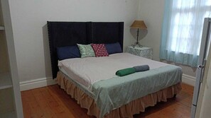 13 chambres, bureau, Wi-Fi gratuit, draps fournis