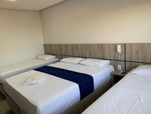 Standard Triple Room | Hypo-allergenic bedding, free WiFi, bed sheets - HOTEL SEVEN (Goiânia)