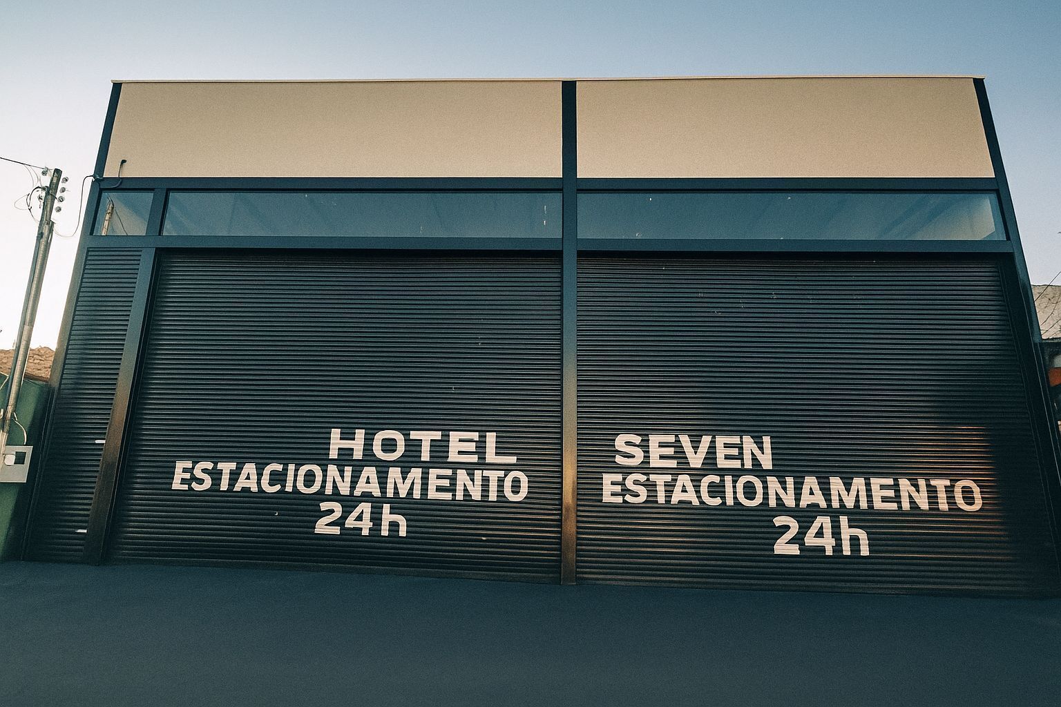 Hotel con servicio de recepción las 24 horas.