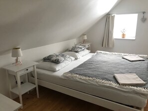 2 habitaciones, escritorio, cuna de viaje y wifi gratis