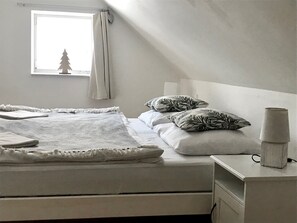 2 Schlafzimmer, Schreibtisch, Reisekinderbett, kostenloses WLAN