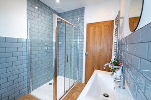 Shower, hair dryer, towels, soap - Luxury Spacious Apartment in the heart of Bowness on Windermere - fantasic views (Bowness-on-Windermere)