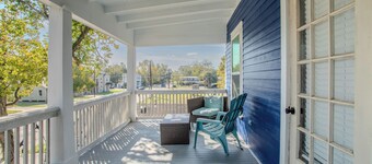 Large Home downtown Victoria by DeTar Hospital South and historical center