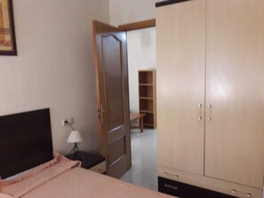 1 bedroom, iron/ironing board, free WiFi, bed sheets - Central apartment next to the La Nogalera train station. no noise zone (Torremolinos)