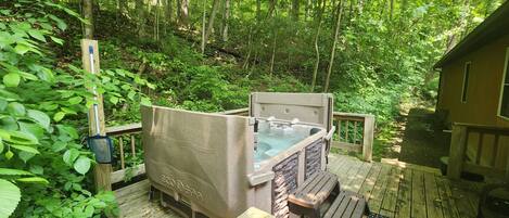 Outdoor spa tub