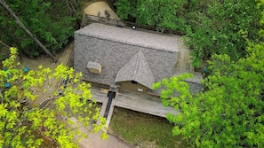 Exterior - Lazy Lane Cabins - Tree-Top Chalet (Logan)