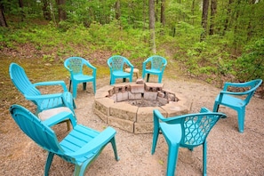 Property grounds - Lazy Lane Cabins - Tree-Top Chalet (Logan)